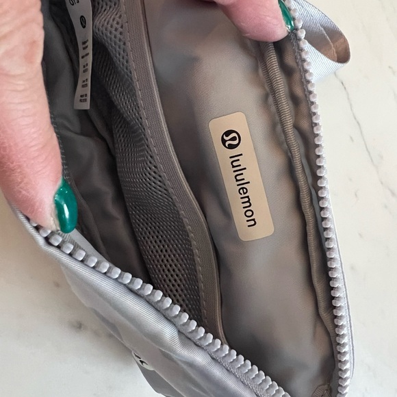 Everywhere Belt Bag - Lululemon - new with tags - Picture 3 of 7